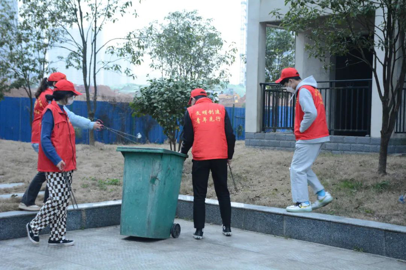 1646615545851048251.jpg 捡垃圾.jpg